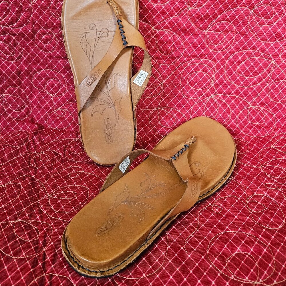 KEEN LADIES LEATHER SANDLES Size 9